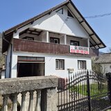 Brezoi, zona centrala, dar linistita, casa cu 5 camere